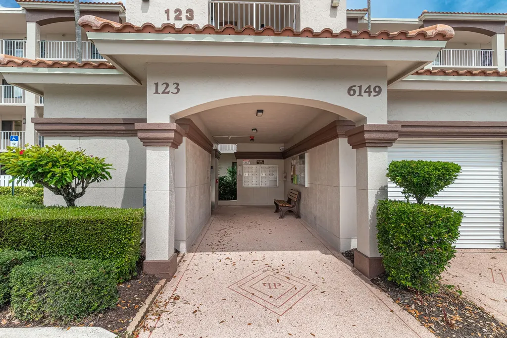 6149 Pointe Regal Circle Delray Beach FL 33484