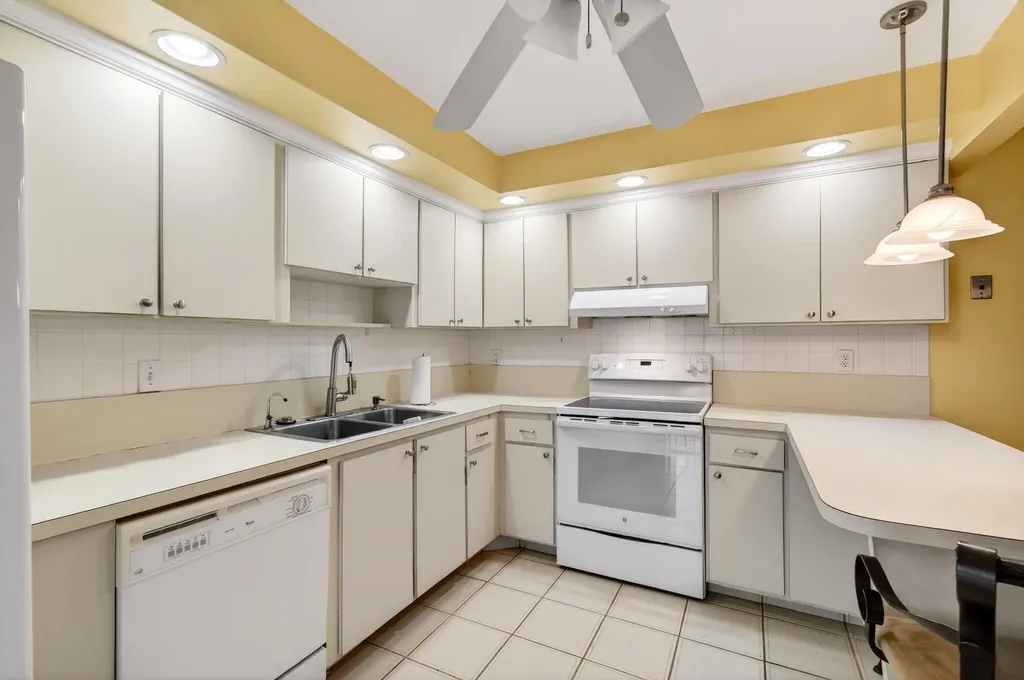 2686 NW 7th Court Delray Beach FL 33445