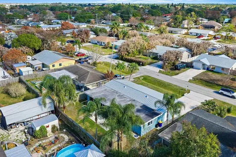 1851 SE Jackson Street Stuart FL 34997