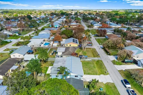 1851 SE Jackson Street Stuart FL 34997