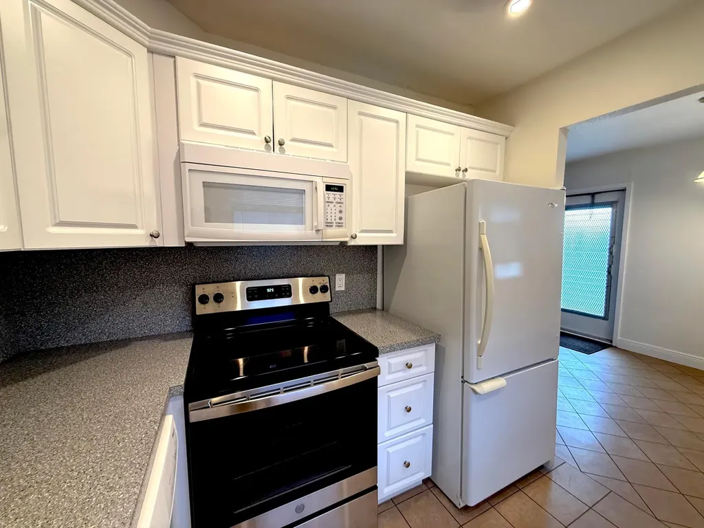 569 Monaco Delray Beach FL 33446