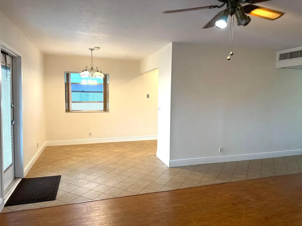 569 Monaco Delray Beach FL 33446