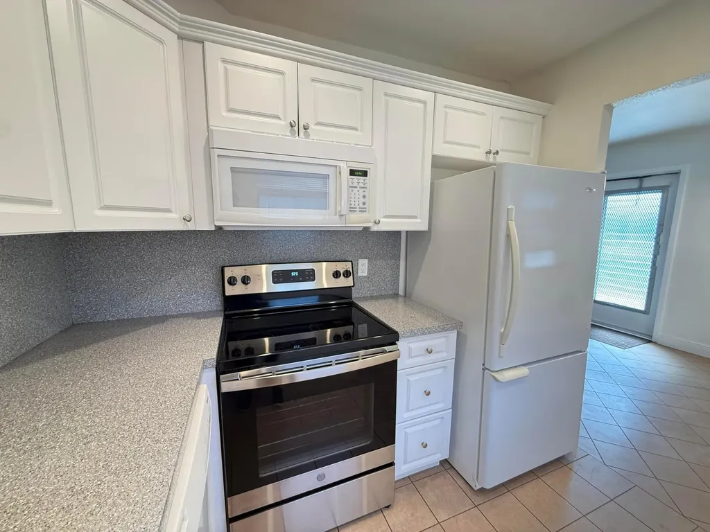 569 Monaco Delray Beach FL 33446