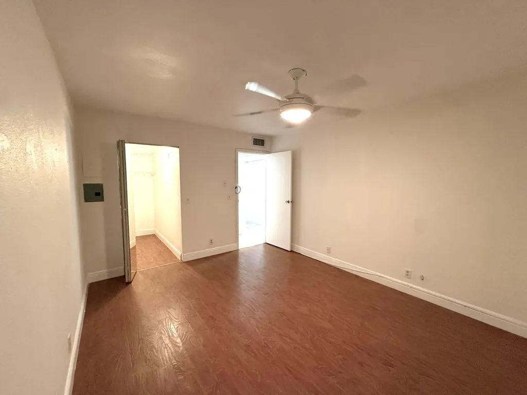 569 Monaco Delray Beach FL 33446