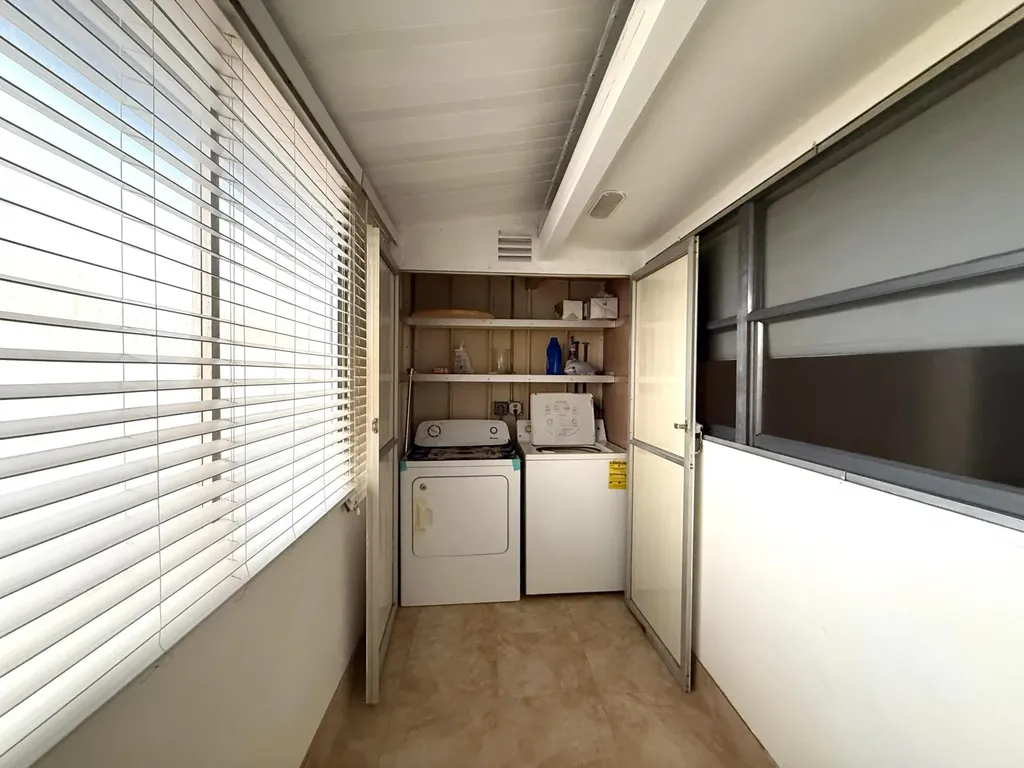 569 Monaco Delray Beach FL 33446