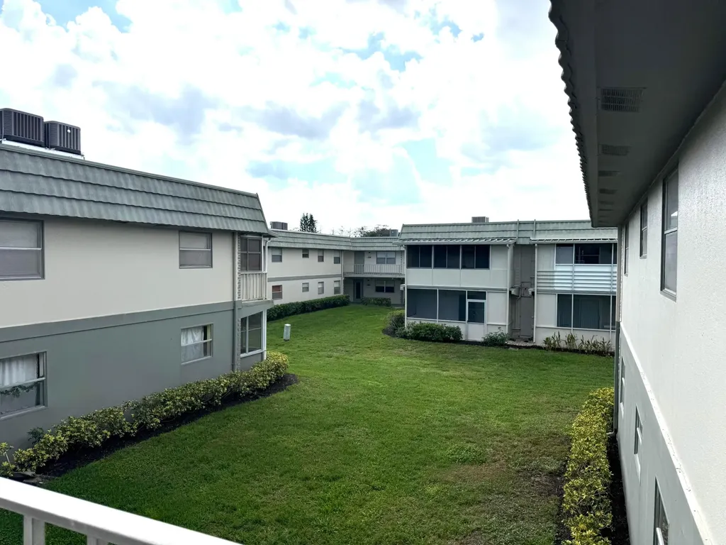 569 Monaco Delray Beach FL 33446