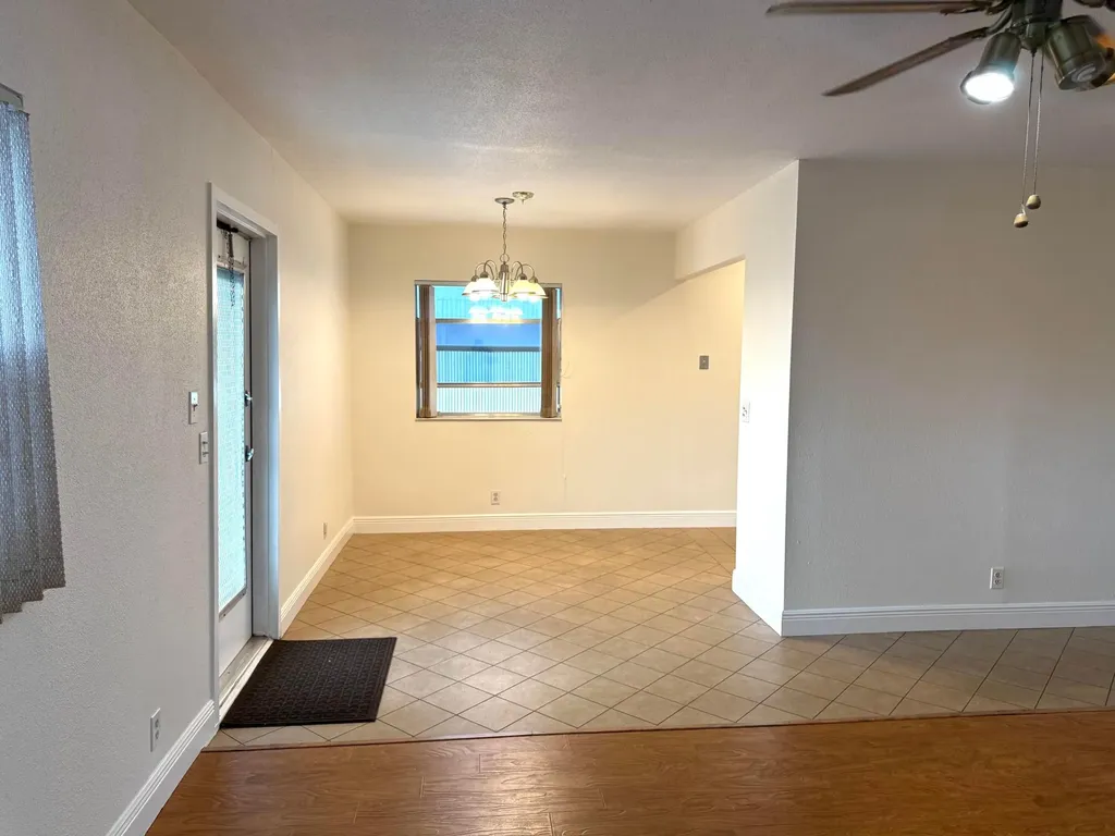 569 Monaco Delray Beach FL 33446