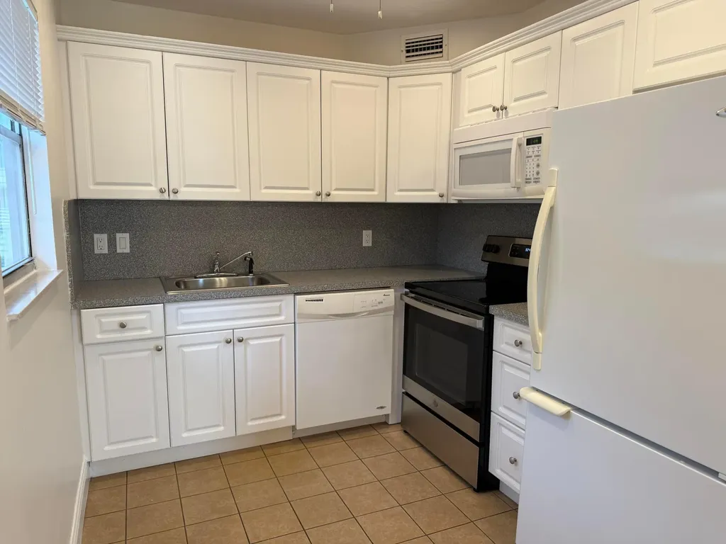 569 Monaco Delray Beach FL 33446
