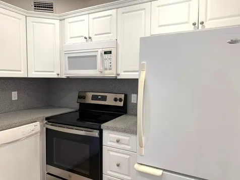 569 Monaco L Delray Beach FL 33446