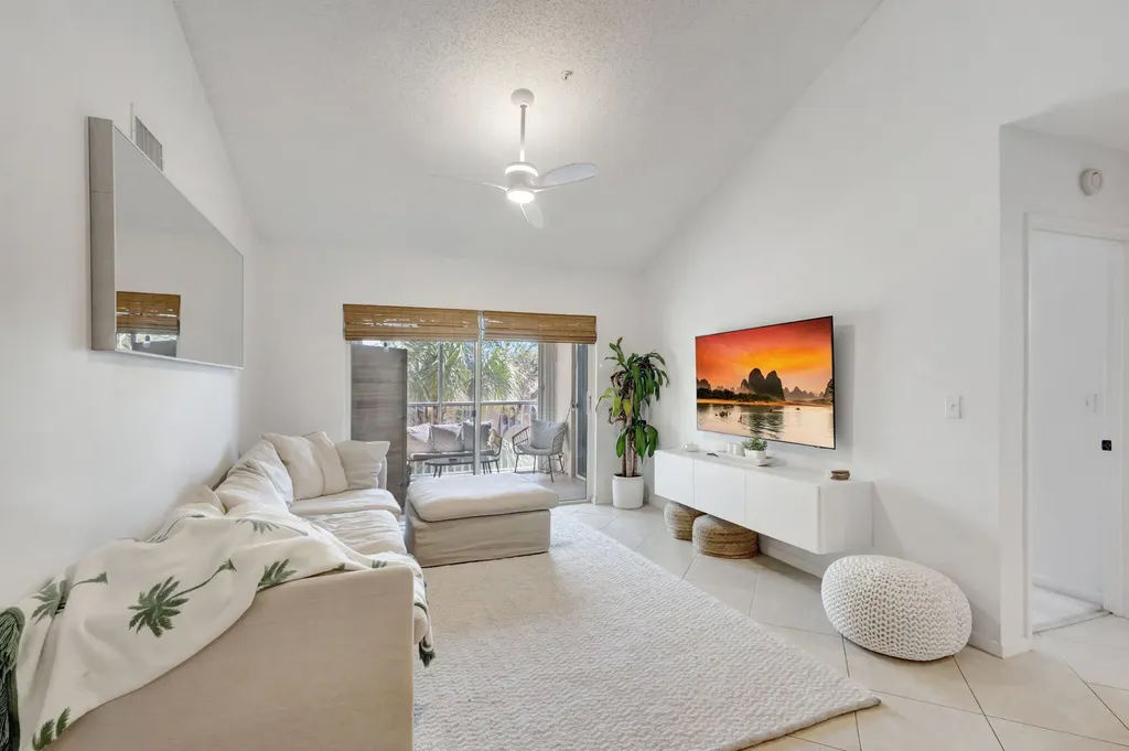 284 Village Boulevard Tequesta FL 33469