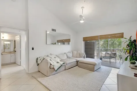 284 Village Boulevard Tequesta FL 33469