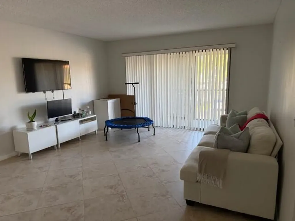 812 Sky Pine Way Greenacres FL 33415