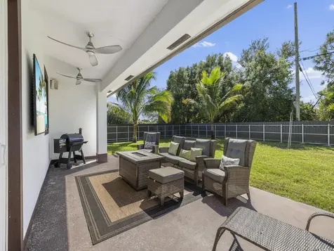 914 SW Mccracken Avenue Port St Lucie FL 34953
