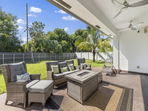 914 SW Mccracken Avenue Port St Lucie FL 34953