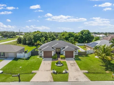 914 SW Mccracken Avenue Port St Lucie FL 34953