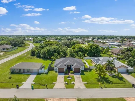 914 SW Mccracken Avenue Port St Lucie FL 34953