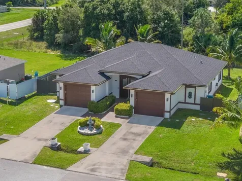 914 SW Mccracken Avenue Port St Lucie FL 34953
