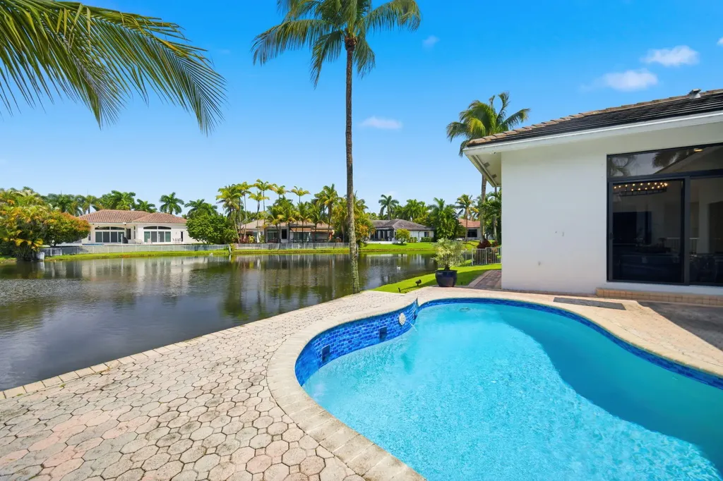 10995 Whitehawk Street Plantation FL 33324
