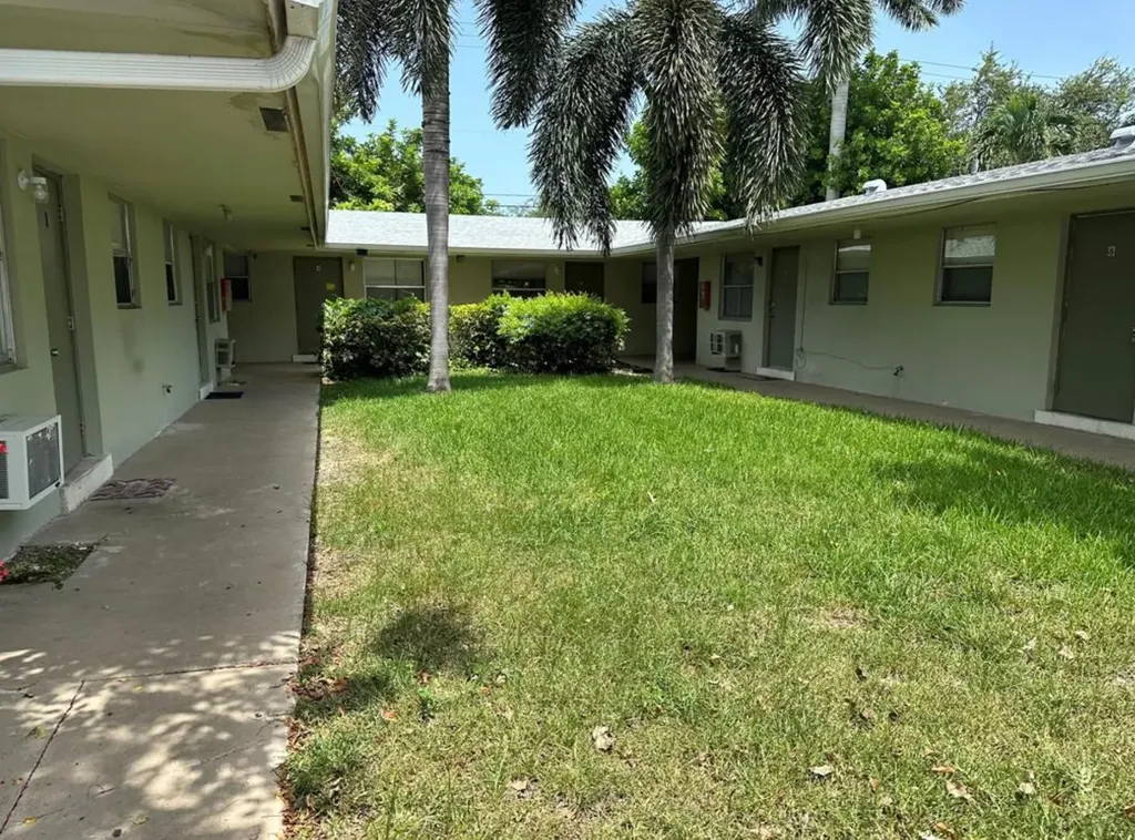 317 N 61st Terrace Hollywood FL 33024