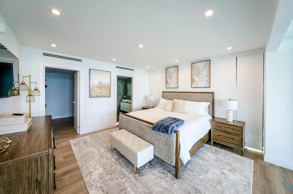 1930 Bay Drive Miami Beach FL 33141