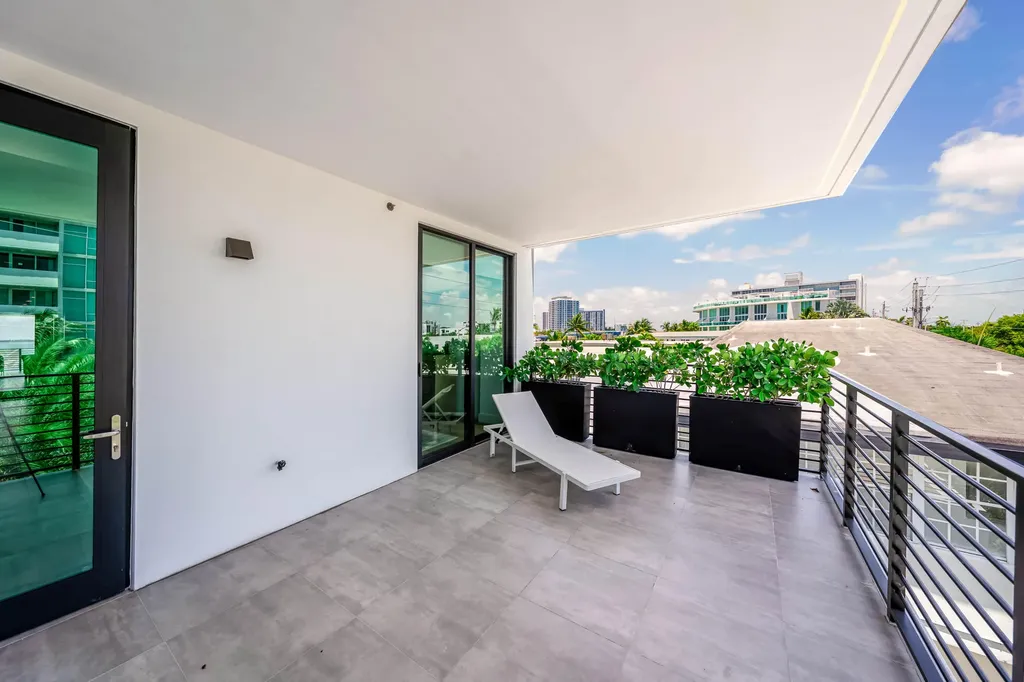 1930 Bay Drive Miami Beach FL 33141