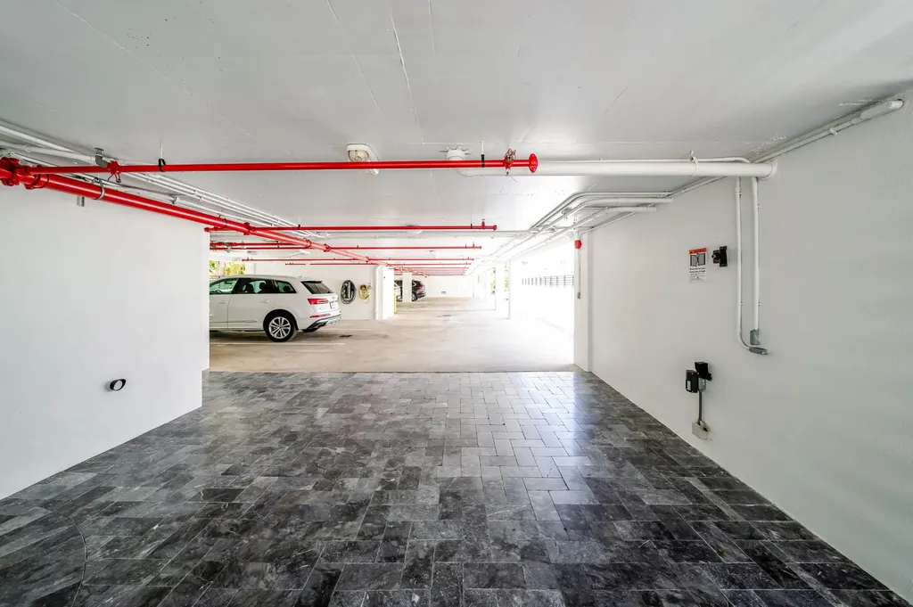 1930 Bay Drive Miami Beach FL 33141