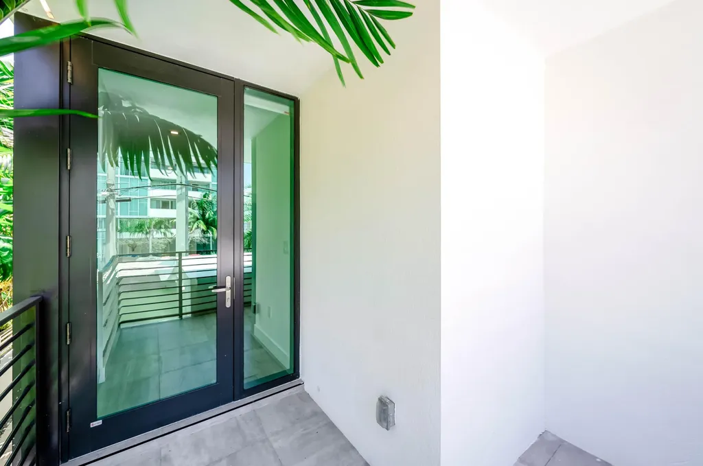 1930 Bay Drive Miami Beach FL 33141
