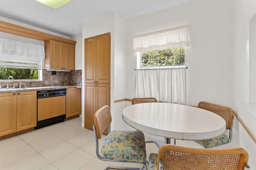 9861 Sunrise Lakes Boulevard Sunrise FL 33322
