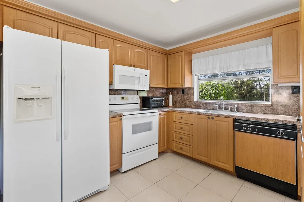 9861 Sunrise Lakes Boulevard Sunrise FL 33322
