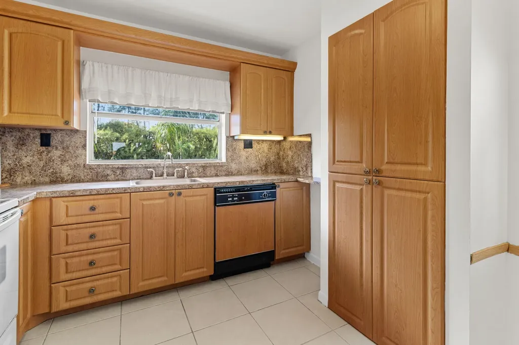 9861 Sunrise Lakes Boulevard Sunrise FL 33322