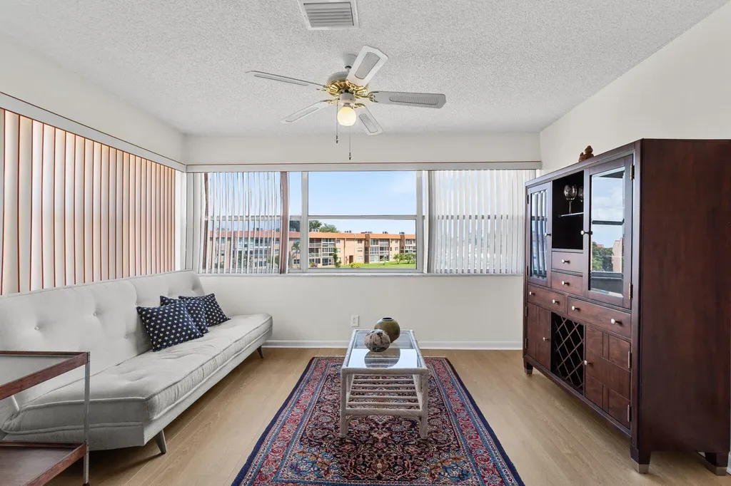 9861 Sunrise Lakes Boulevard Sunrise FL 33322