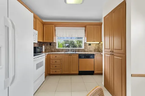 9861 Sunrise Lakes Boulevard Sunrise FL 33322