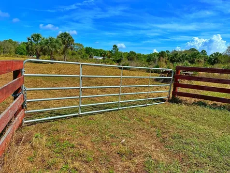 19785 NW 284th Street Okeechobee FL 34972