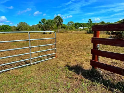 19785 NW 284th Street Okeechobee FL 34972