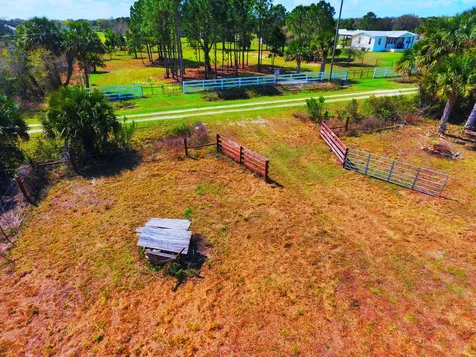19785 NW 284th Street Okeechobee FL 34972