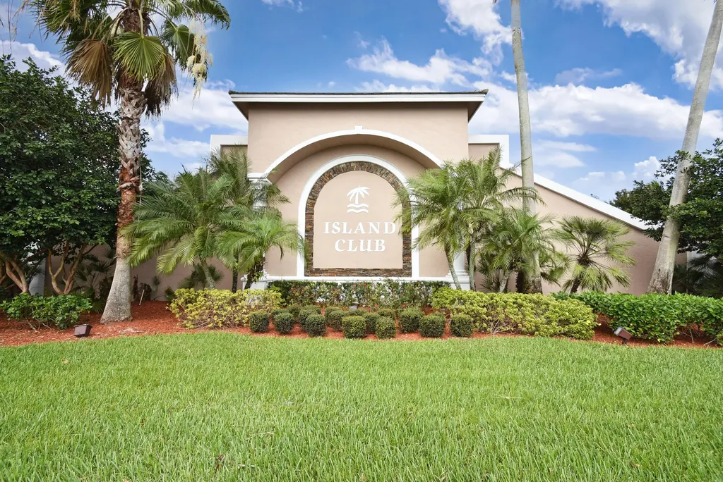 2675 Pyes Harbour West Palm Beach FL 33411
