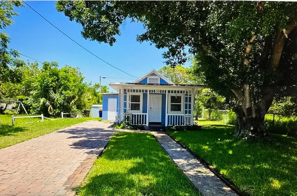 1706 N 15th Street Fort Pierce FL 34950