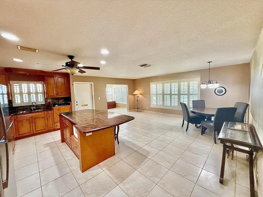 220 Country Lane Boynton Beach FL 33435