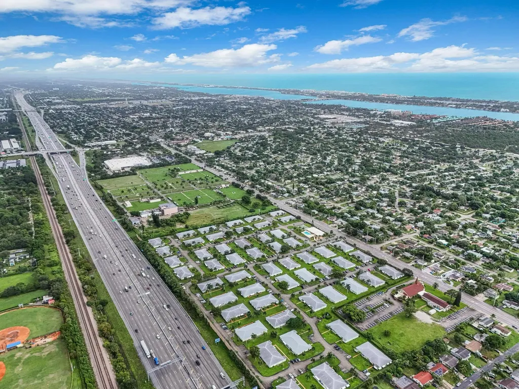 220 Country Lane Boynton Beach FL 33435