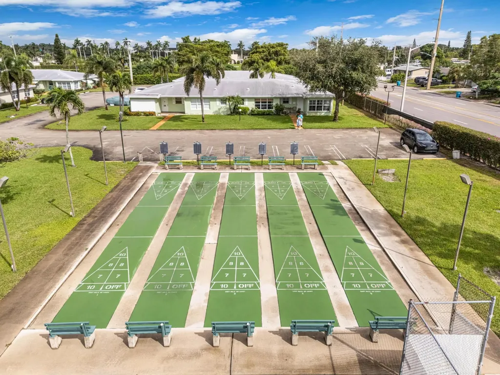 220 Country Lane Boynton Beach FL 33435