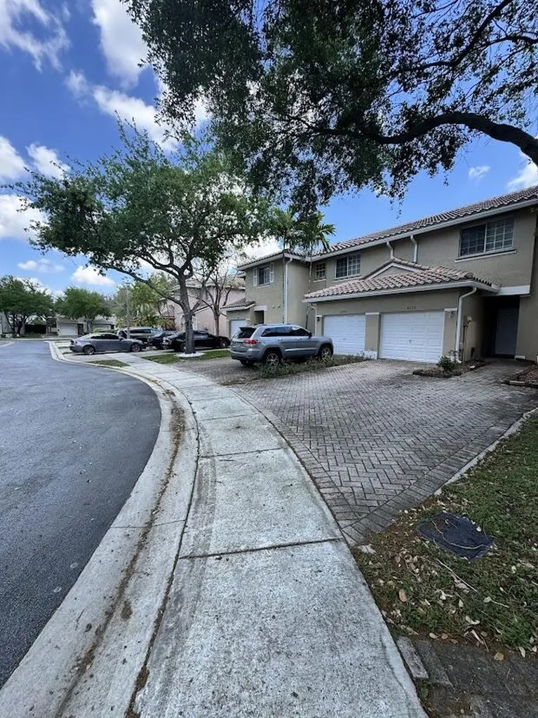 4030 NW 90th Way Sunrise FL 33351