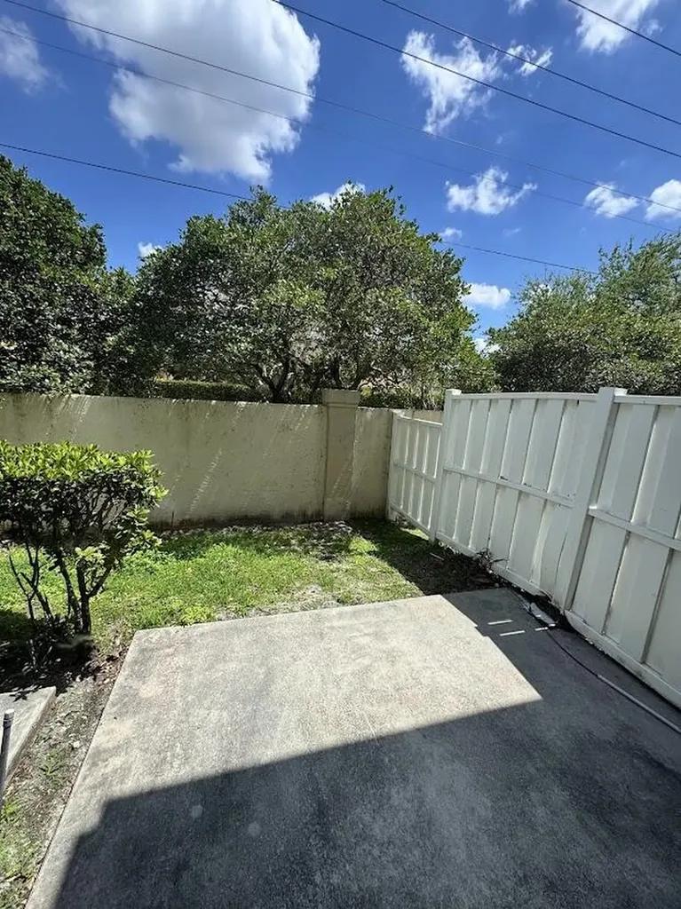 4030 NW 90th Way Sunrise FL 33351