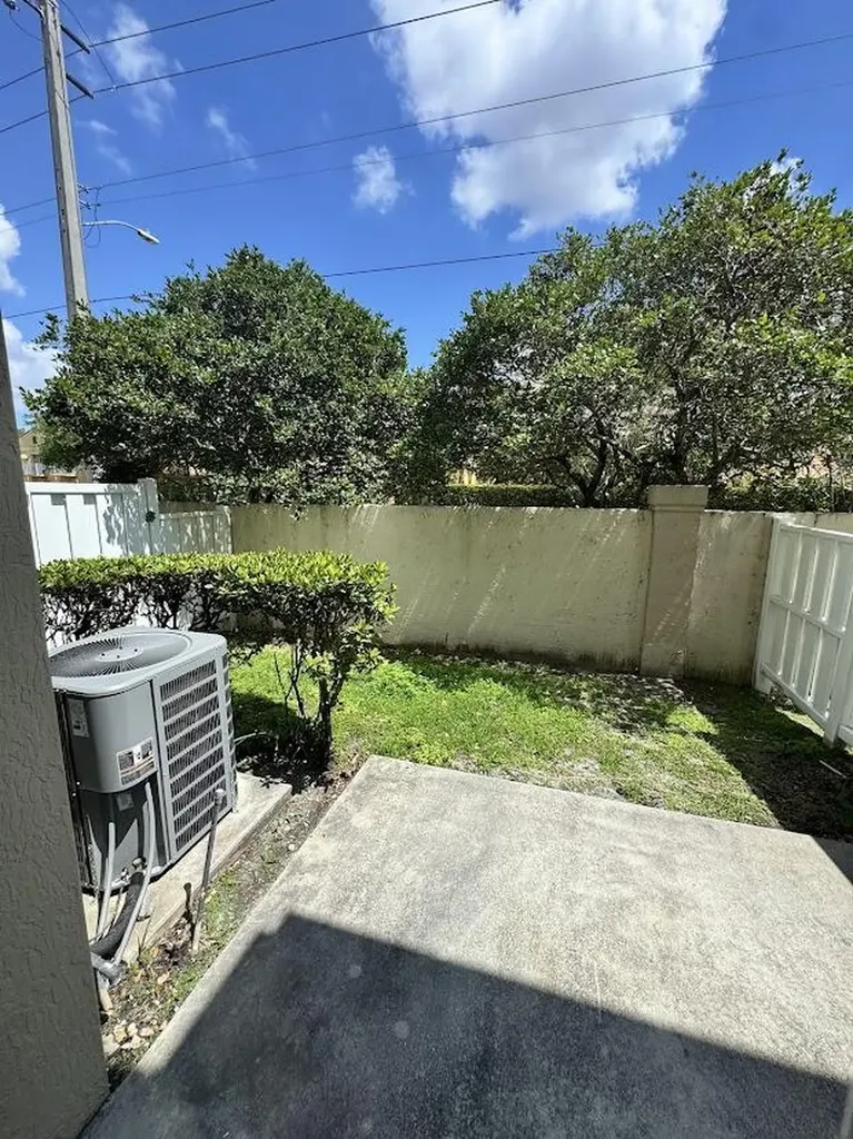 4030 NW 90th Way Sunrise FL 33351