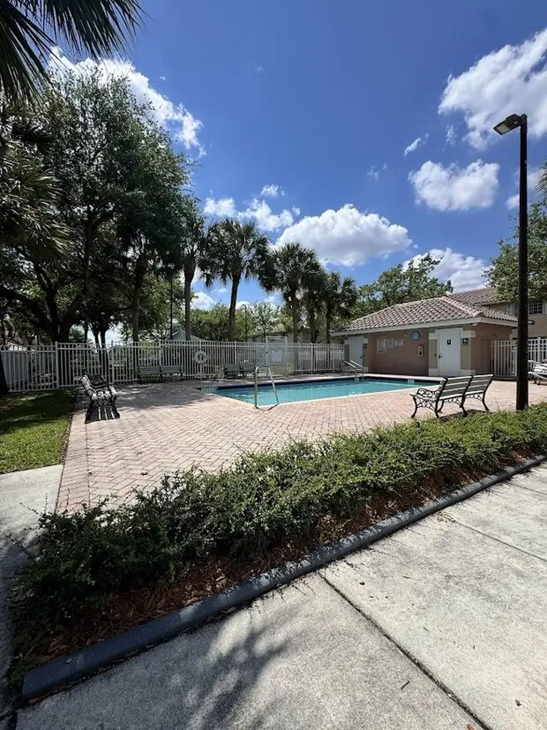 4030 NW 90th Way Sunrise FL 33351