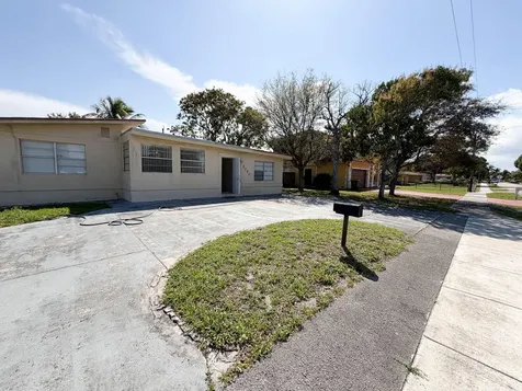 2250 NW 27th Street Oakland Park FL 33311