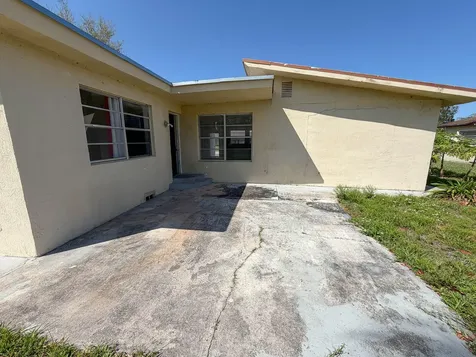 2250 NW 27th Street Oakland Park FL 33311