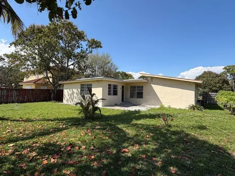 2250 NW 27th Street Oakland Park FL 33311