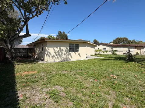 2250 NW 27th Street Oakland Park FL 33311