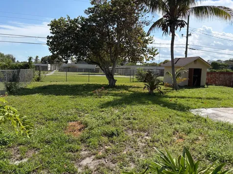 2250 NW 27th Street Oakland Park FL 33311