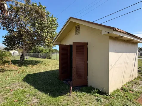 2250 NW 27th Street Oakland Park FL 33311
